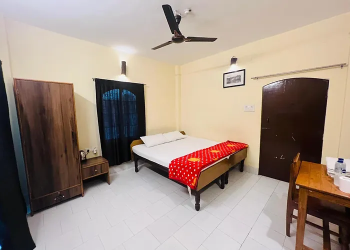 Monalisa Hostel Varanasi